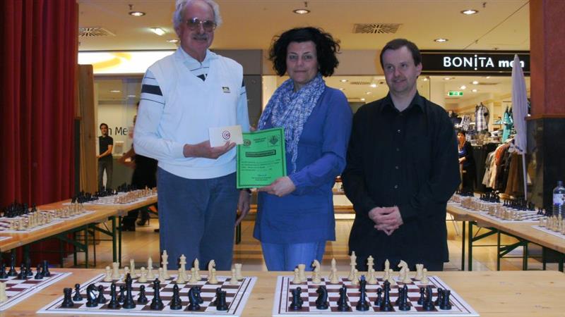 Preisträger Johannes Haida, CCA Grand Dame Birgit Müller und Fide-Meister Erwin Rumpl