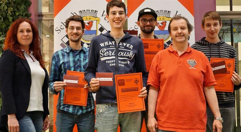 CCA Pfatschbacher Marion mit den Preistraegern und Simultanspieler Rumpl Erwin (3)