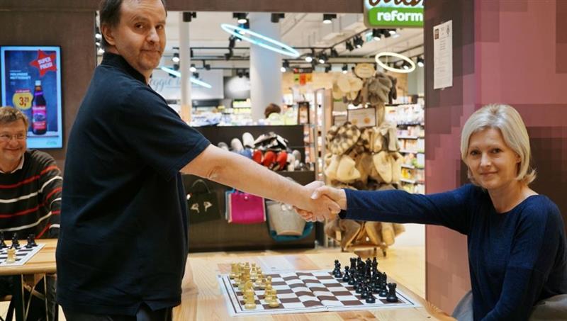 Meister Rumpl begruesst Jelenic Marjana